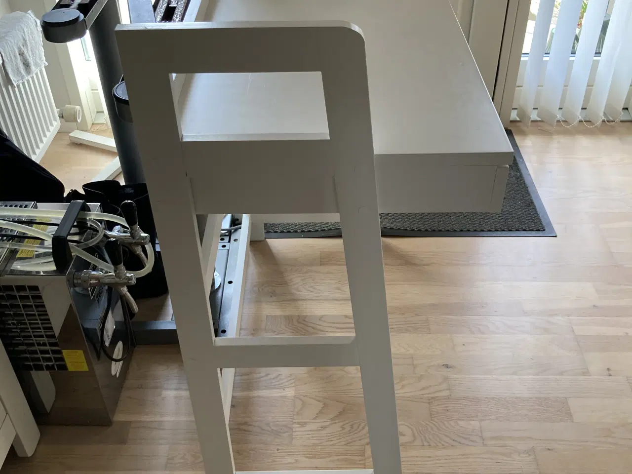 Billede 3 - Hvidt Skrive/sminkebord