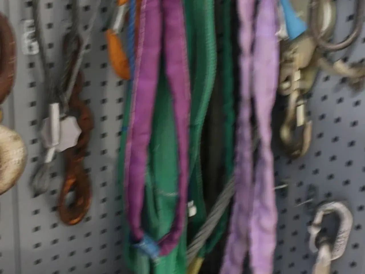 Billede 4 - Stålskab på hjul inkl. indhold (løftegrej)