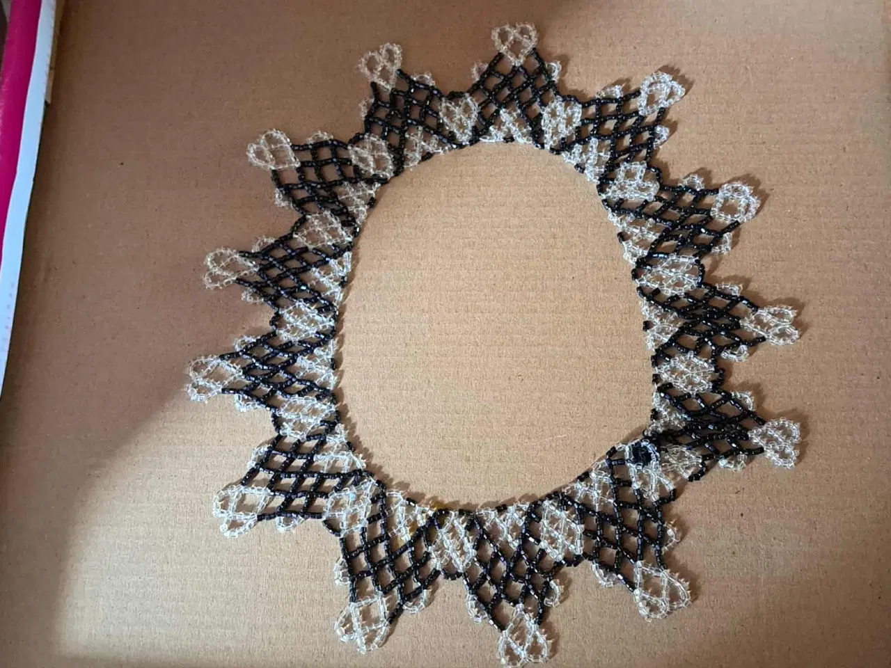 Billede 1 - Hals kæde lavet i perler 