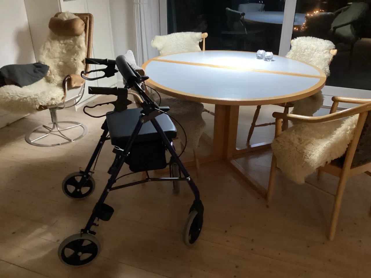 Billede 1 - Rollator bruges både ude og inde