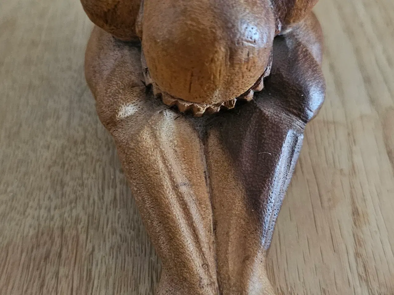 Billede 3 - Træfigurer, Sørgende kriger