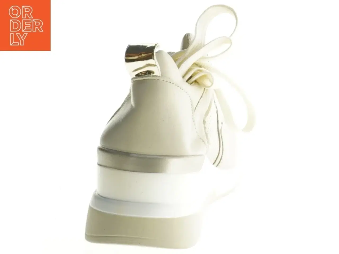 Billede 2 - Beige sneakers med sølv detaljer (str. 39)