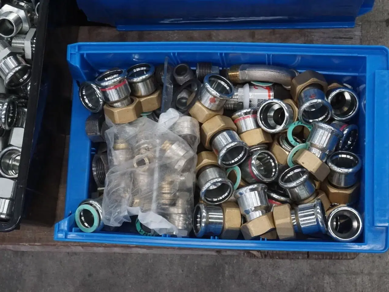 Billede 5 - 4 kasser fittings