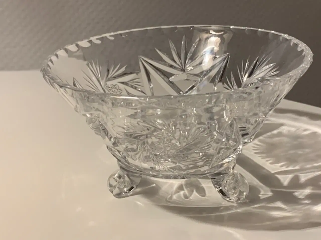 Billede 1 - Krystalskål på 3 fødder - i pæn stand / ingen skår
