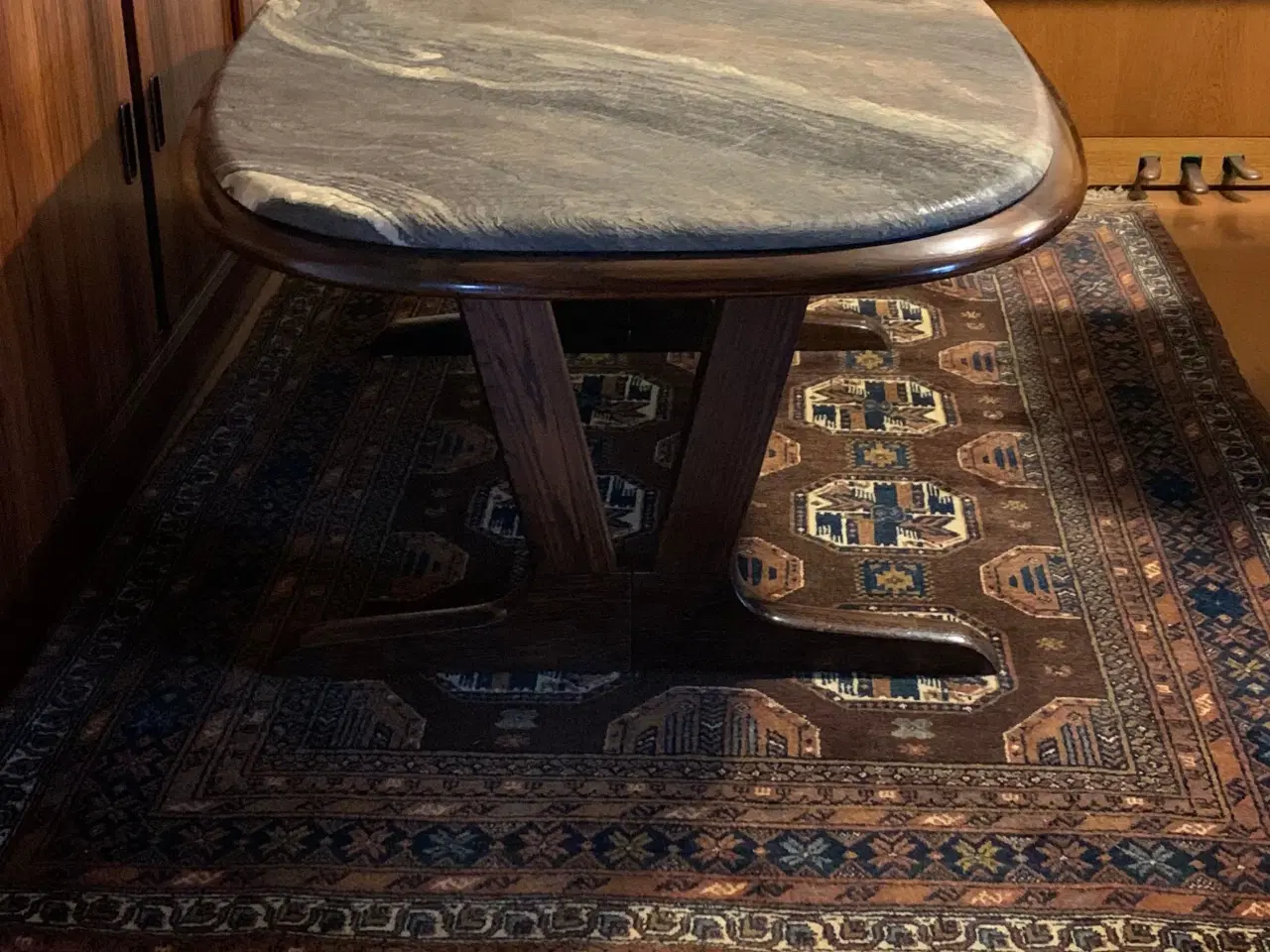 Billede 3 - Mahogni sofabord med granitplade