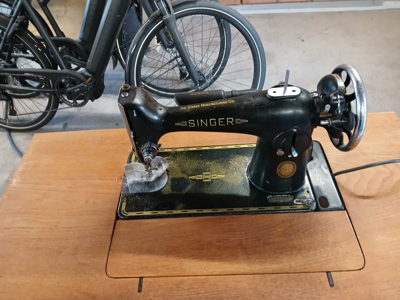 Billede 3 - Flot Singer trædesymaskine