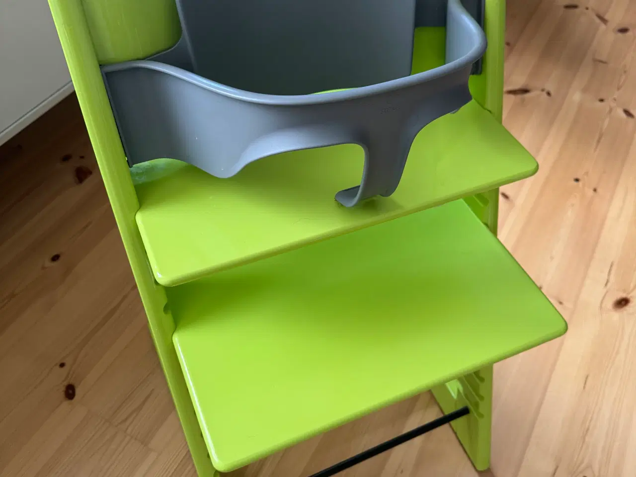 Billede 1 - Stokke trip trap højstol i limegrøn