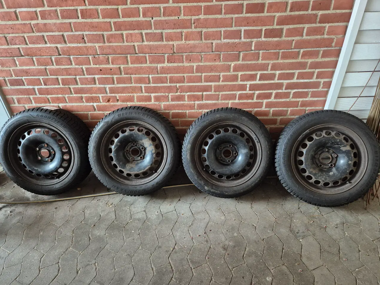 Billede 1 - Goodyear ultragrip 9+ 205/55 r16 på stålfælge