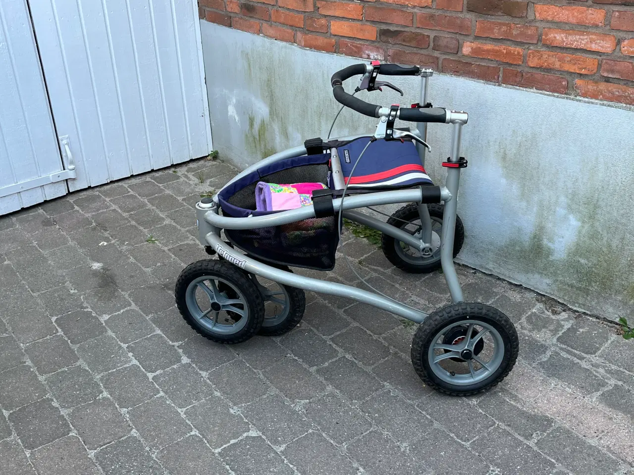 Billede 1 - Rollator. Perfekt til ujævnt underlag 