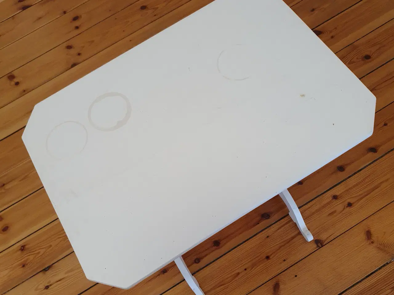 Billede 3 - Lille hvidt bord gives væk