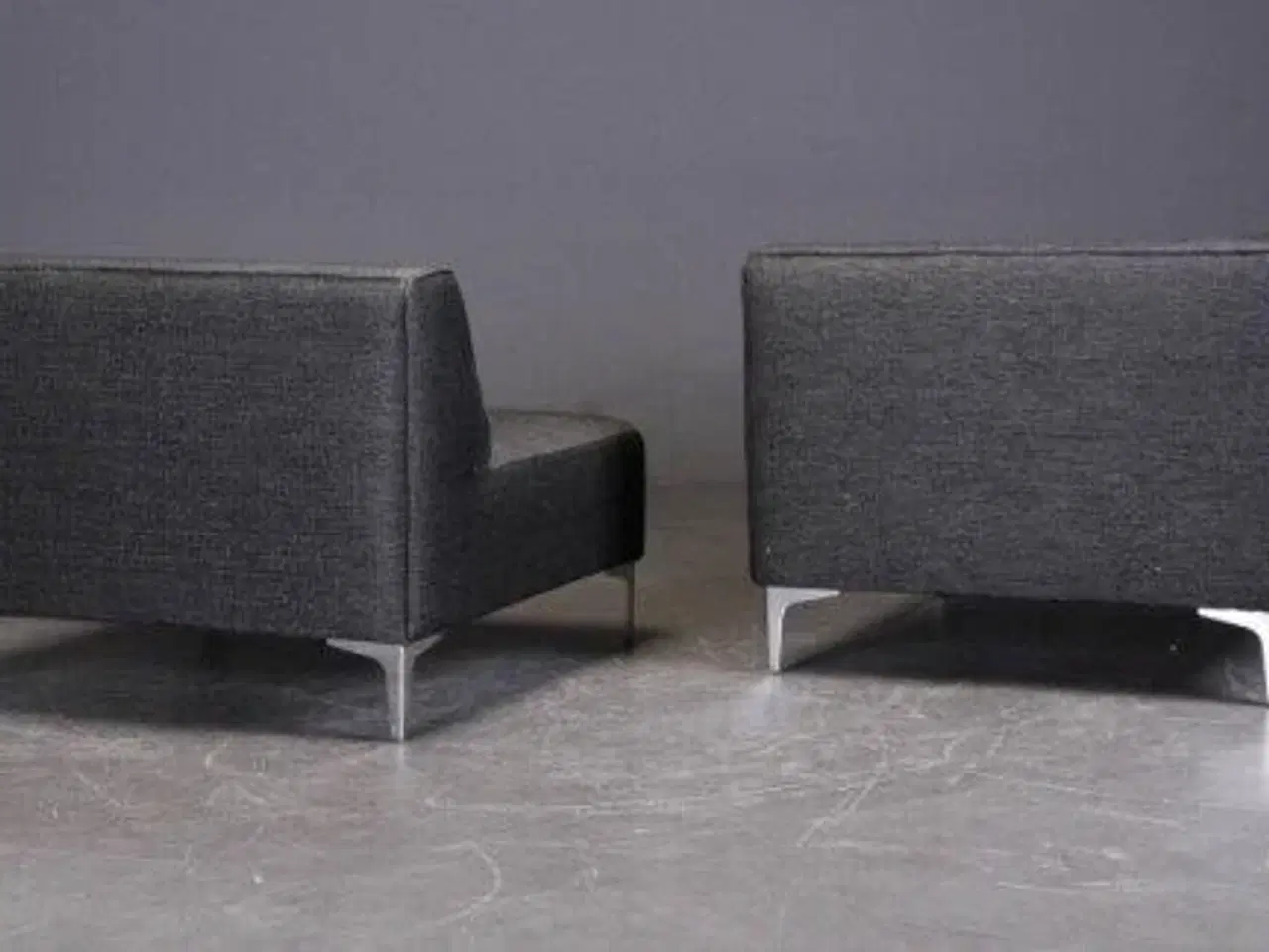 Billede 2 - Ny 2 personers modulsofa i koksgrå. Designet af Morten Voss. (læs beskrivelse)