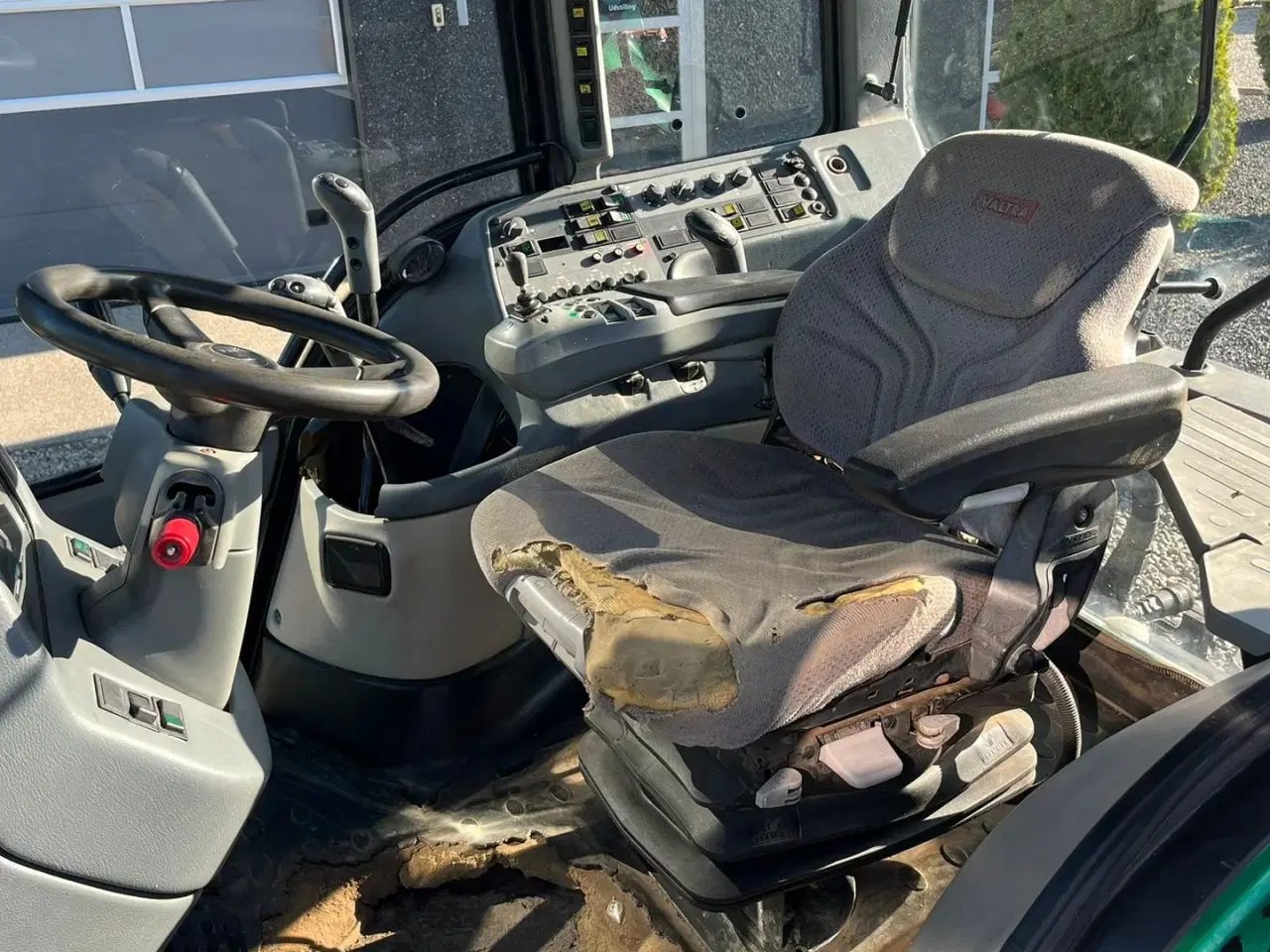 Billede 9 - Valtra T130 med 3.5ton frontlift