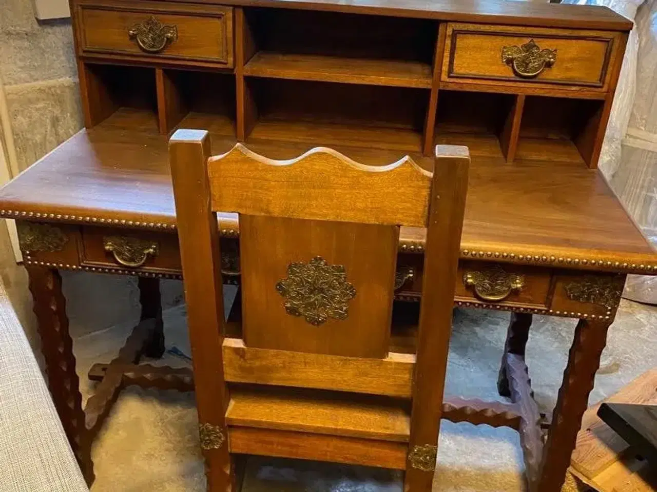 Billede 3 - Antik skrivebord og stol med messingudsmykning