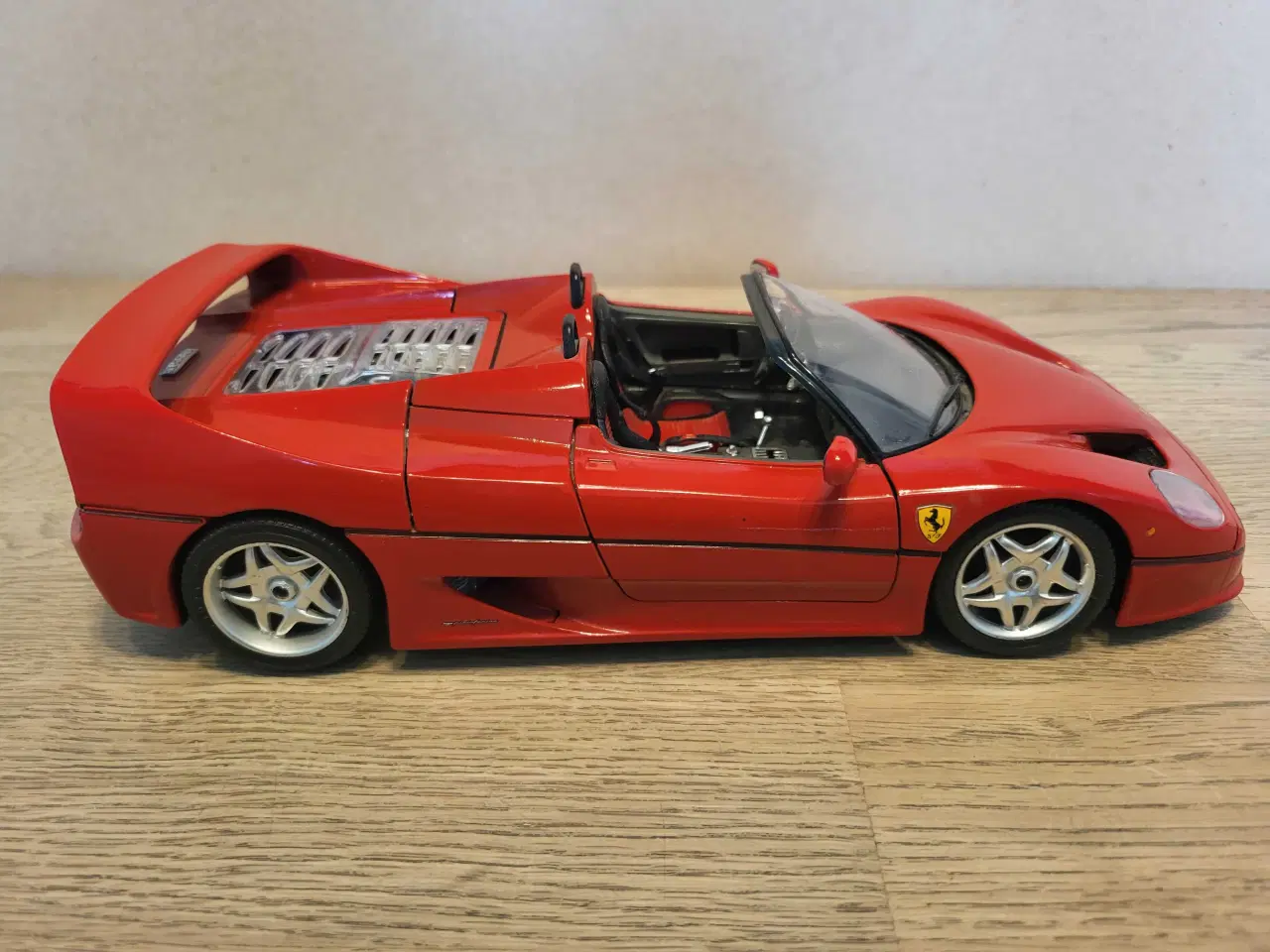 Billede 1 - Modelbil: FERRARI F50 1995.  Skala 1/18.