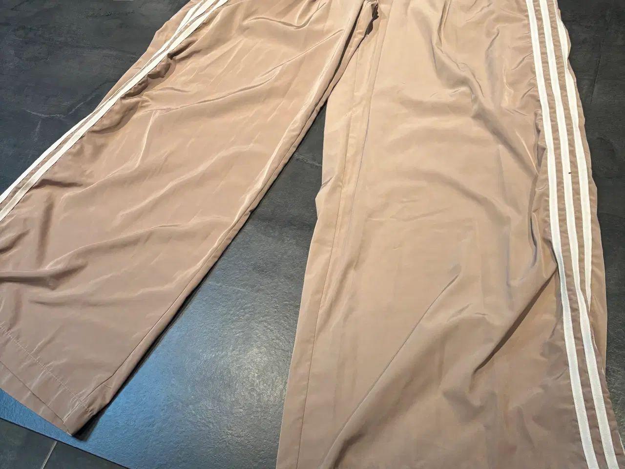 Billede 2 - Adidas bukser str m