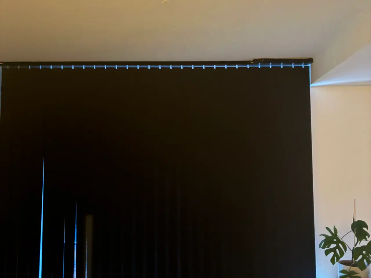 Billede 1 - To sorte Faber lamelgardiner med fjernbetjening 