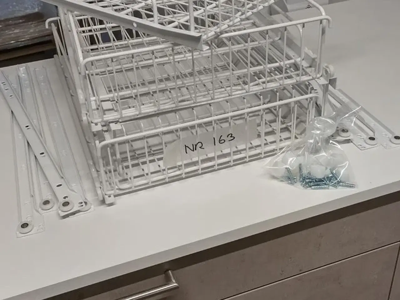 Billede 2 - 4 STK. Hvide KVALITETS TRÅDKURV på rulleudtræk