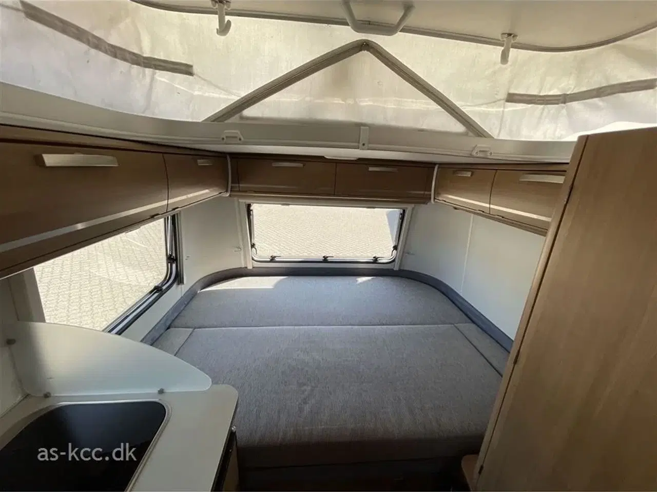 Billede 11 - 2014 - Hymer Touring 430 GT   Hymer Touring Triton 430 GT årgang 2014 3 sovepladser, 2 siddepladser, Mover, Cykelholder, Solsejl. 2 fl. 6 kg gas tomme, Reservehjul.
