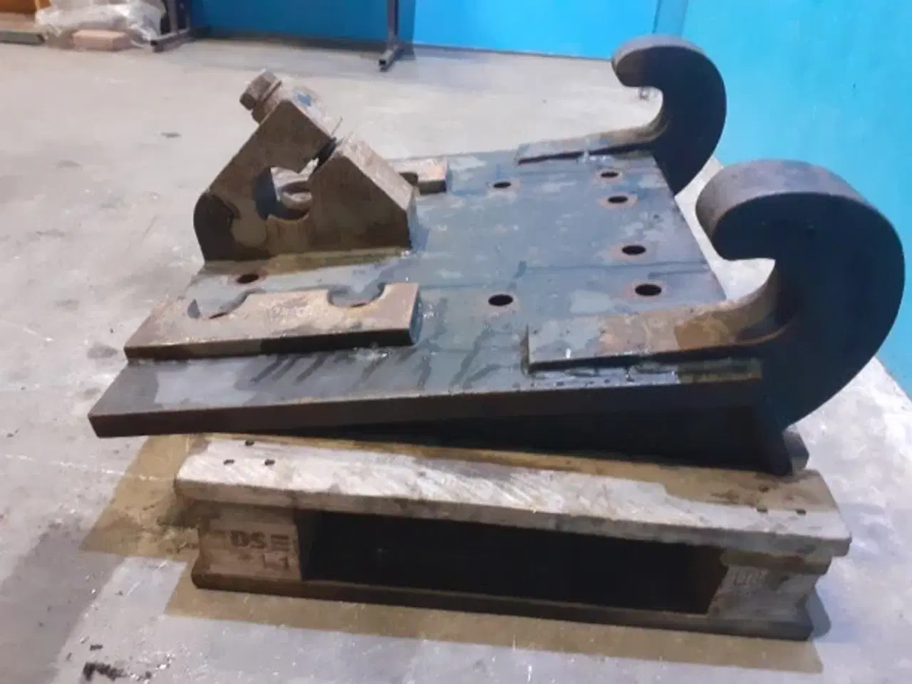 Billede 9 - Svejsebeslag til Gravemaskine