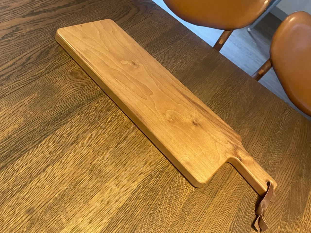 Billede 3 - Flot eksklusiv håndlavet serveringsbræt i valnød.