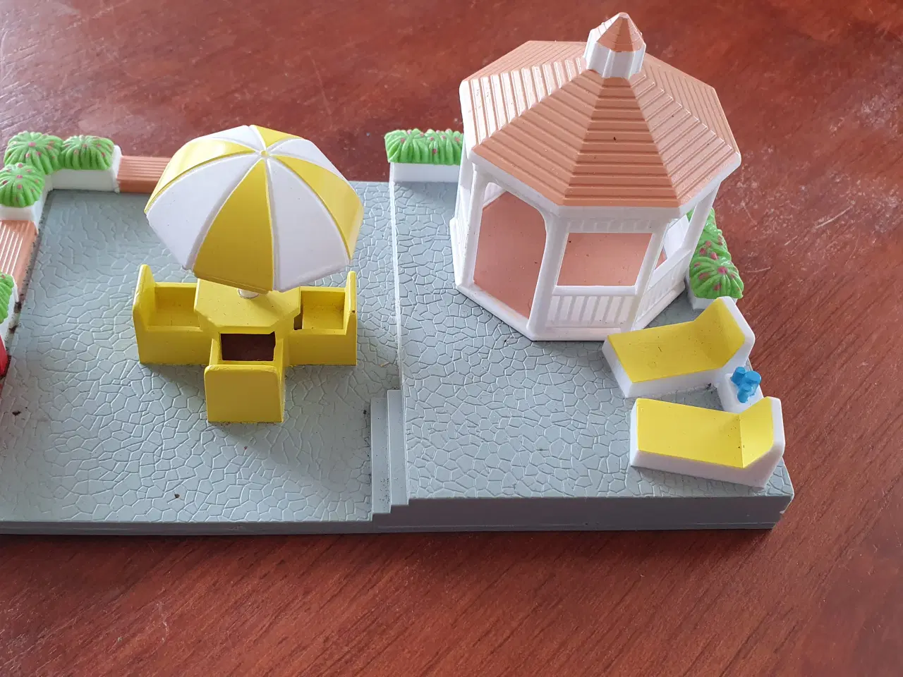 Billede 1 - Miniature  have / dukkehus 