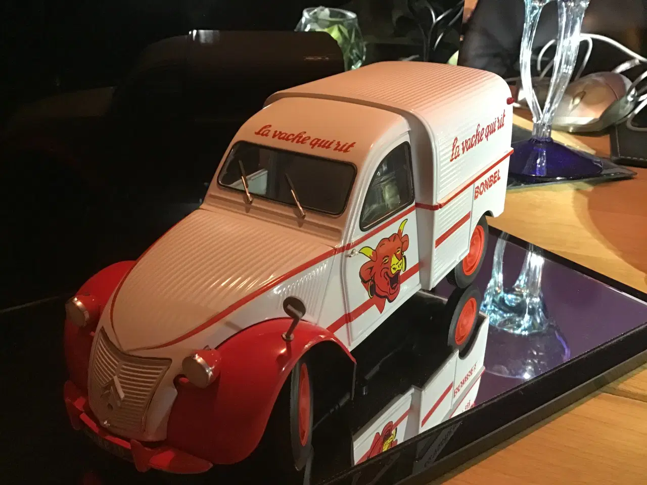 Billede 1 - Modelbil 1:18. CITROEN 2CV.