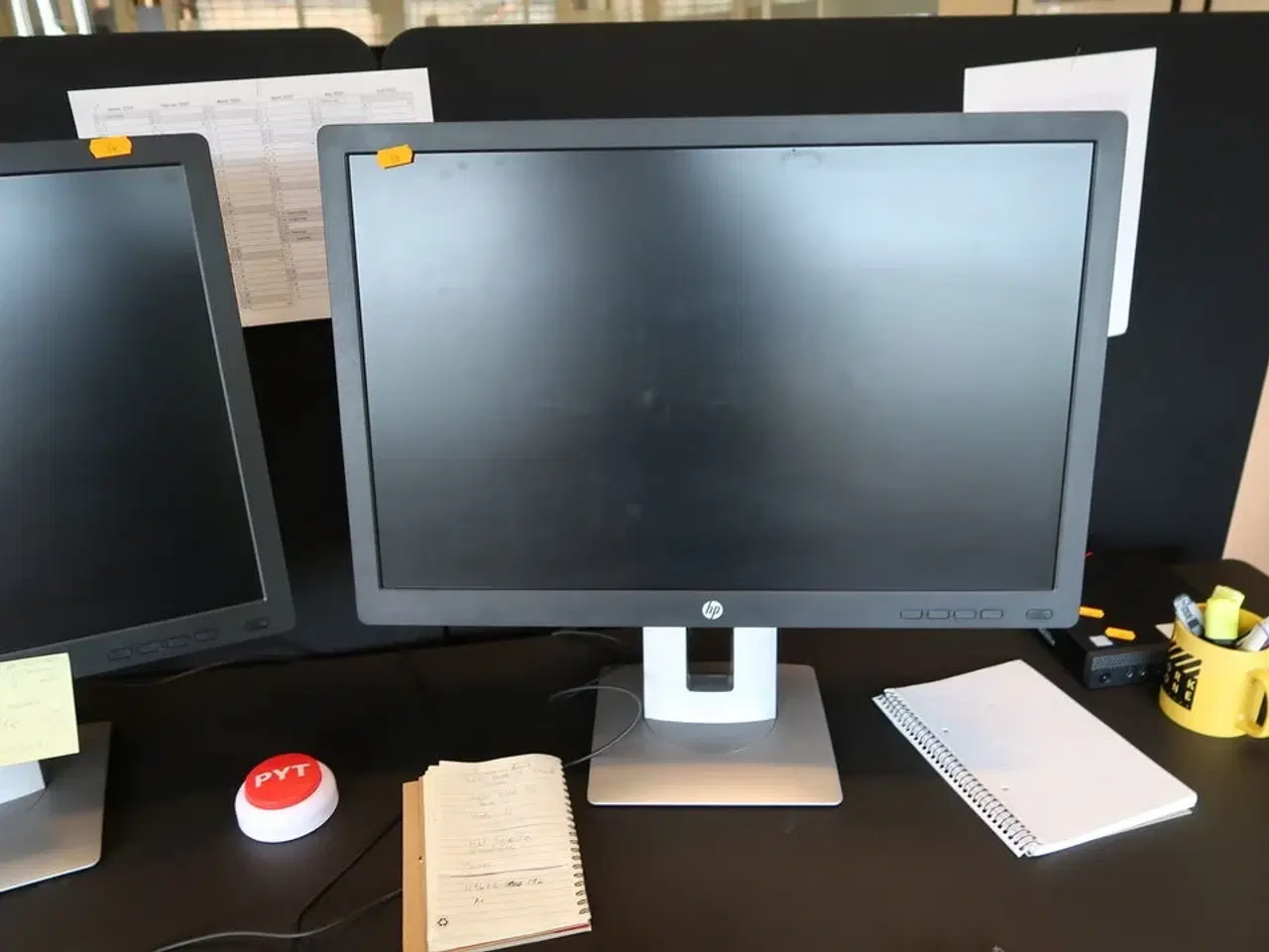 Billede 3 - 2 stk. computerskærme HP EliteDisplay E242 med tastatur og rollermouse