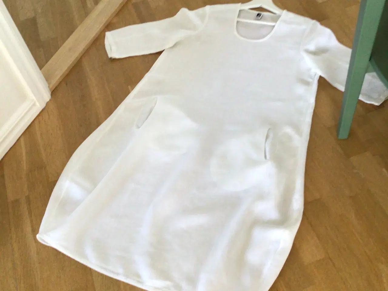 Billede 2 - Lækker hvid hørkjole fra Masai