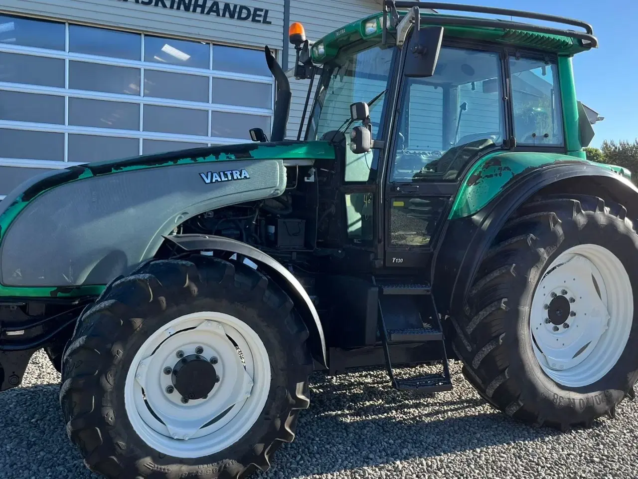 Billede 2 - Valtra T130 med 3.5ton frontlift