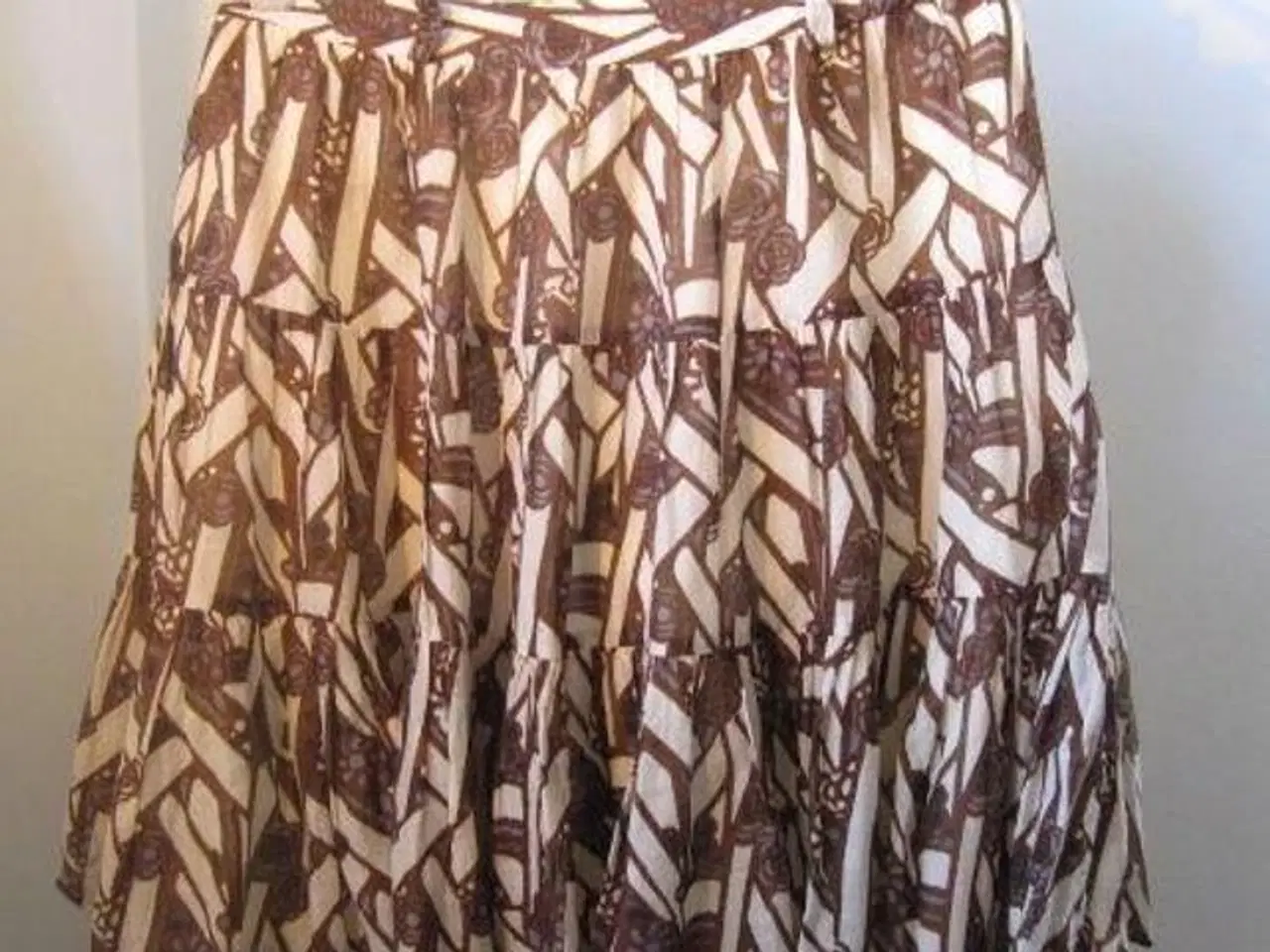 Billede 1 - Baum und Pherdgarten, mønstret nederdel, str 36