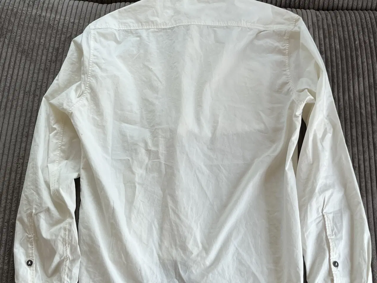 Billede 2 - CP Company hvid skjorte