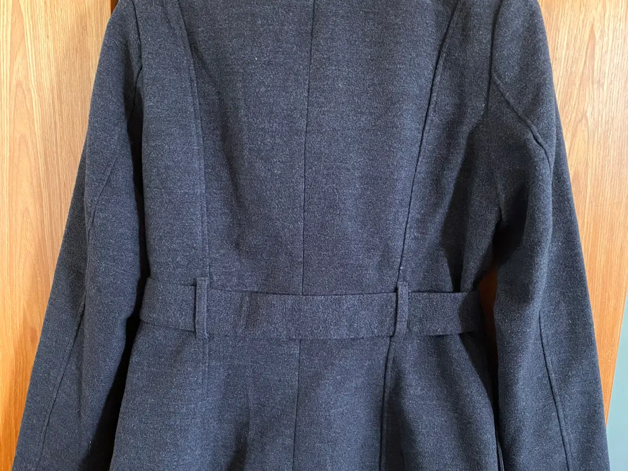 Billede 6 - Mørkeblå jakke til salg