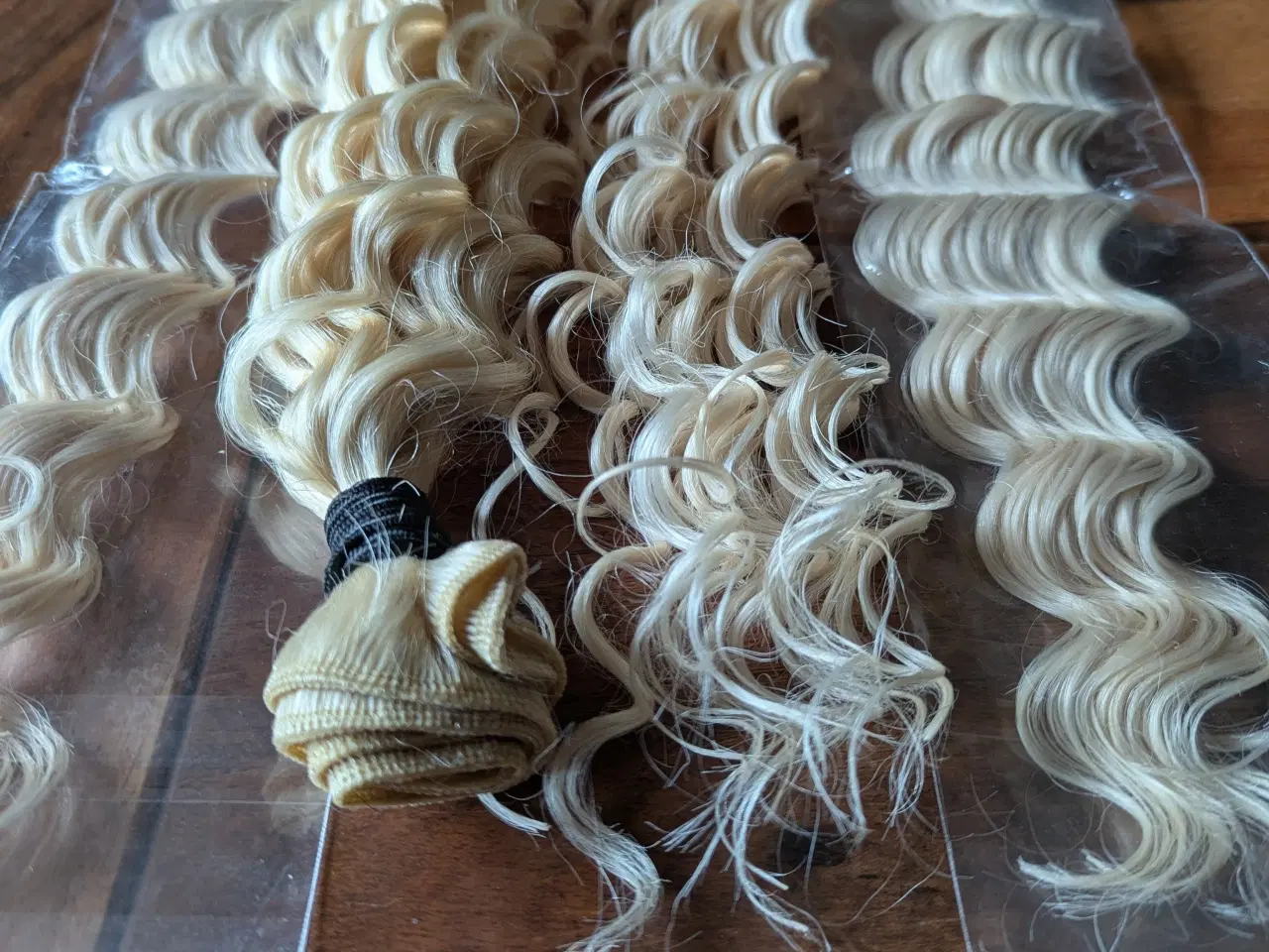 Billede 4 - 3 bundter blonde human hair deep wave 76 cm