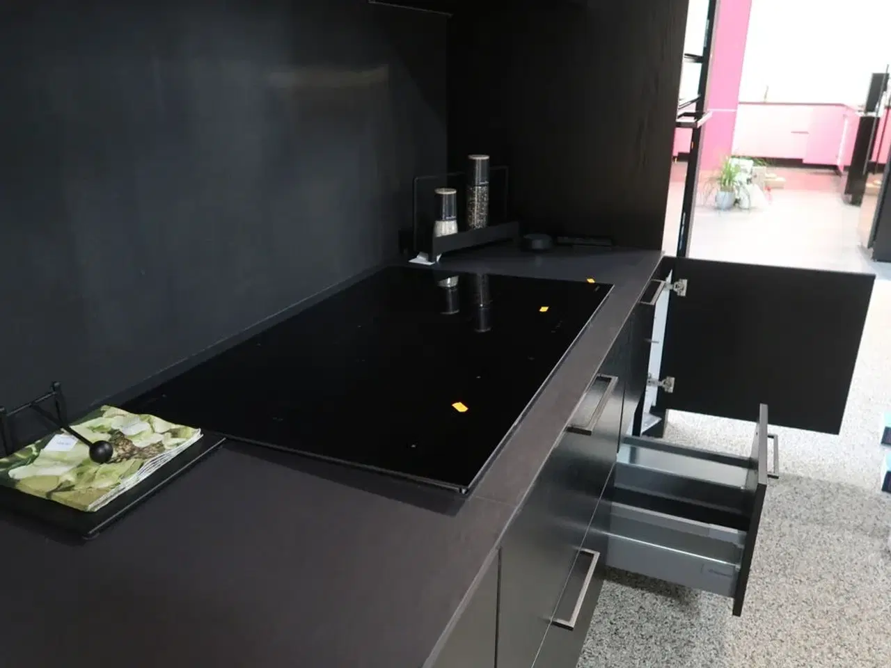 Billede 10 - Køkken NORDANRO uden hårdehvidevarer med stenbordplade DEKTON