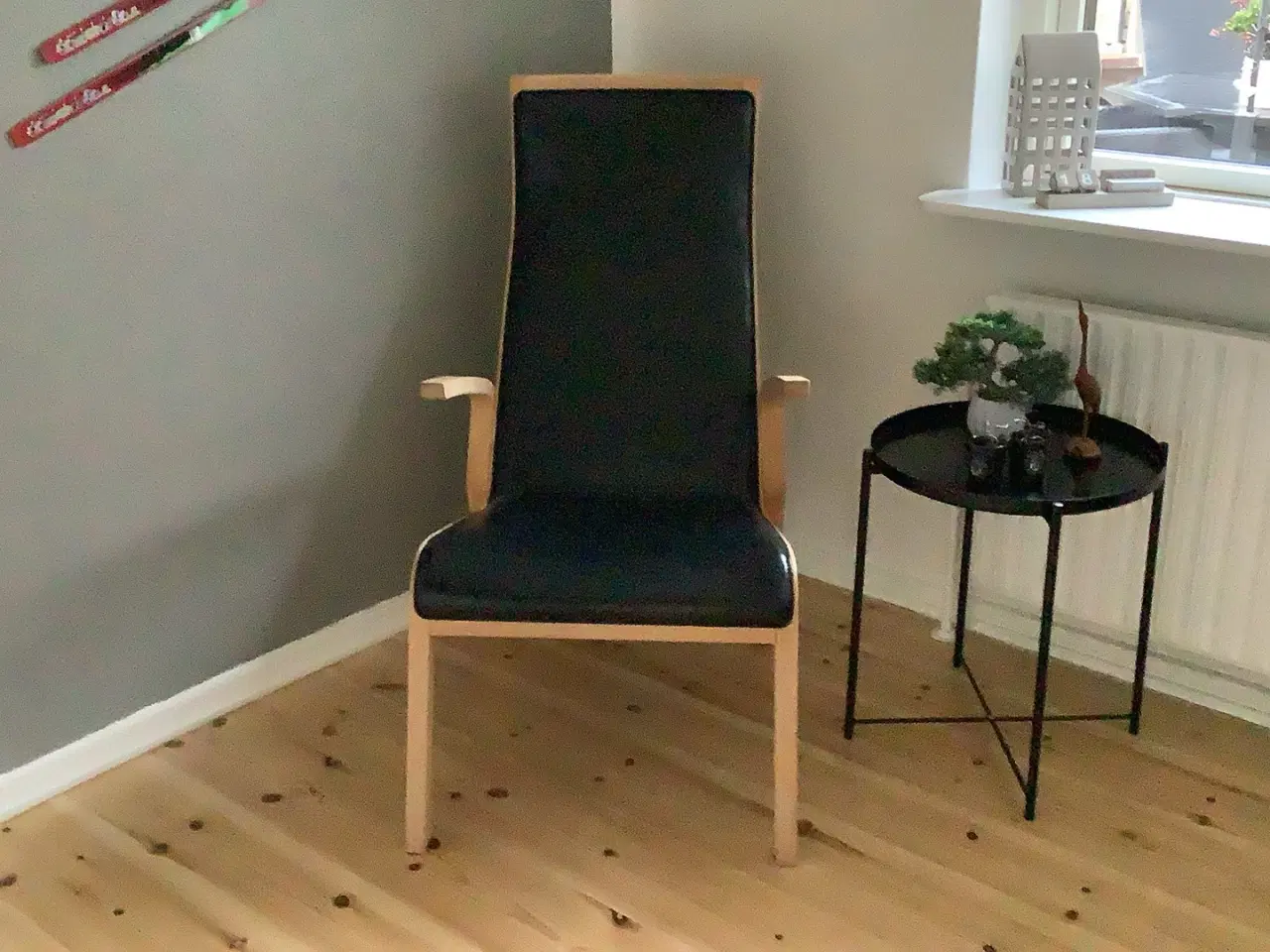 Billede 1 - Lænestol, formspændt bøg, med sort okse læder 