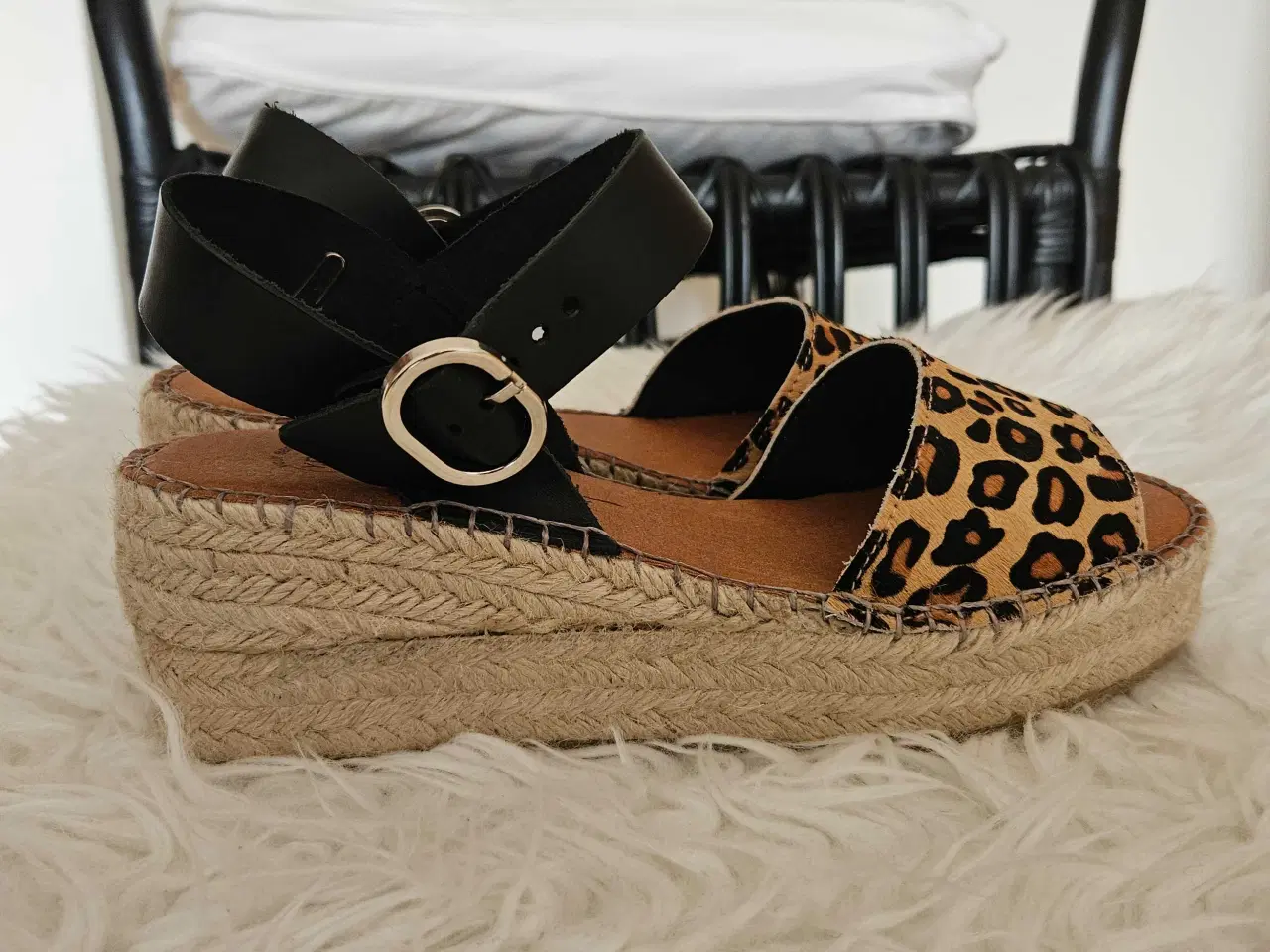 Billede 4 - FLOTTE NYE SANDALER 