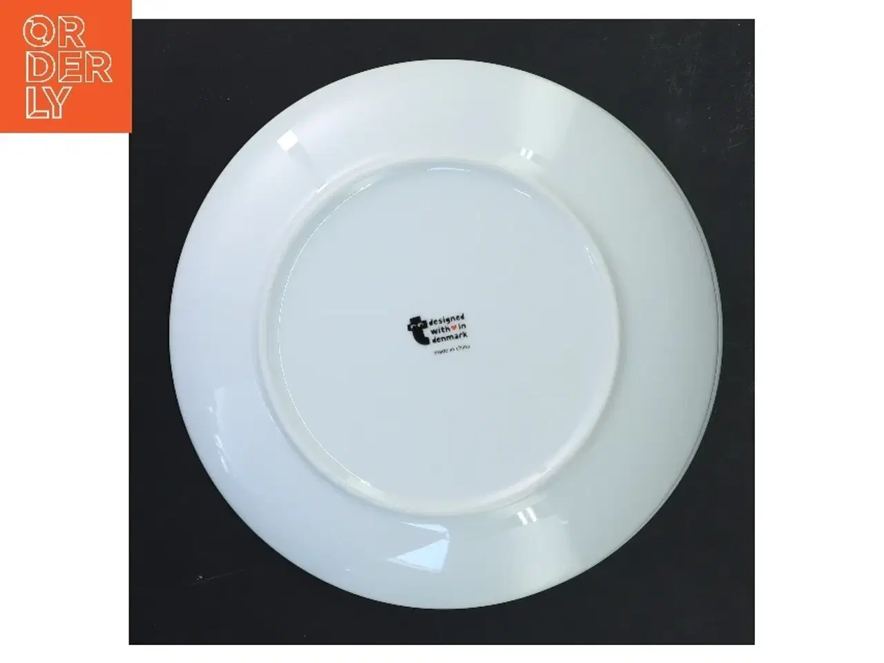 Billede 3 - Jule tallerkener med motiver fra Flying Tiger (str. 2 stk Ø 20,5 cm)