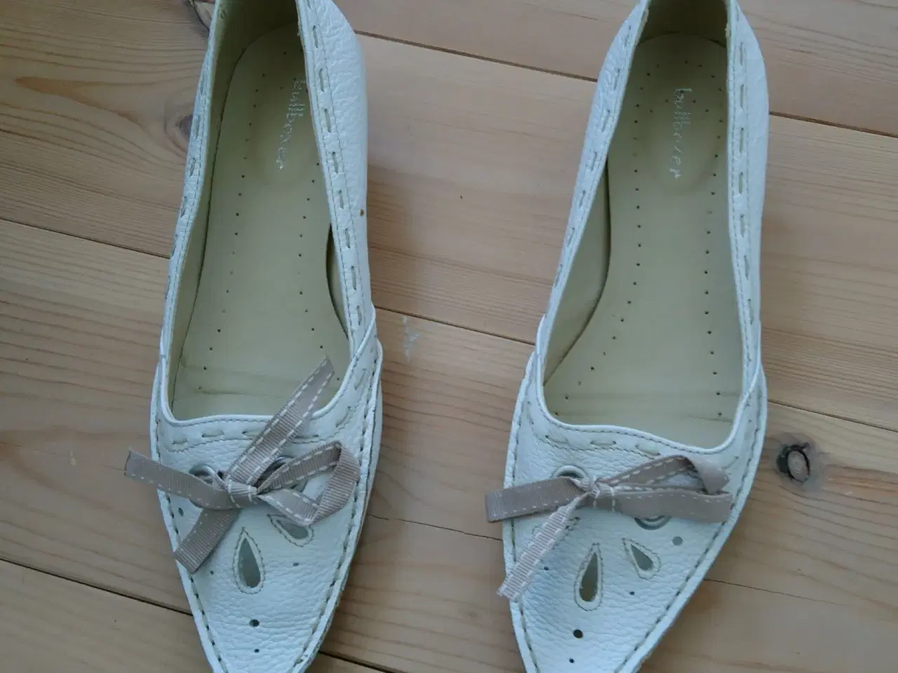 Billede 1 - Fine hvide sko