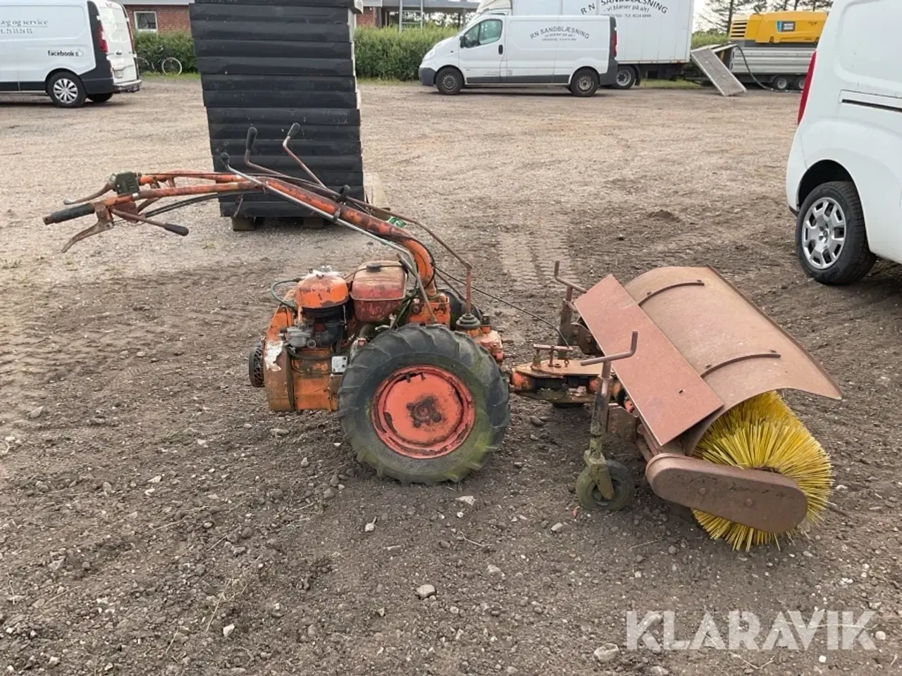 Billede 5 - Redskabsbærer Intermotor A490 - med kost