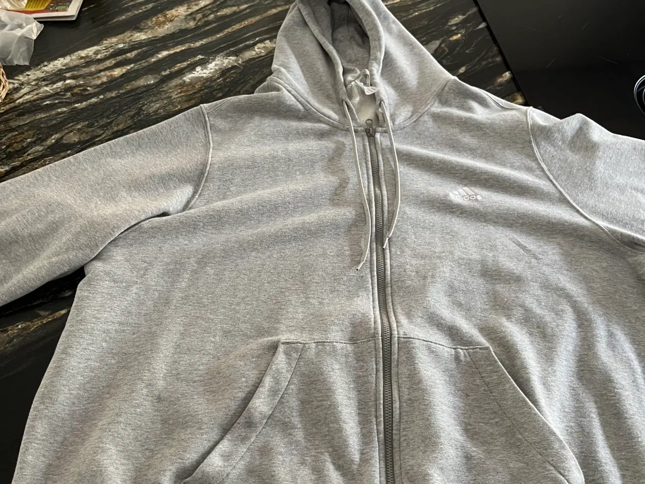 Billede 1 - Adidas hættetrøje med gennemgående lynlås