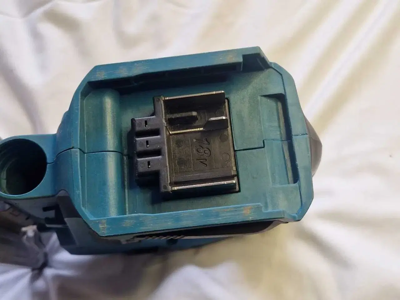 Billede 4 - Makita stiksav. Batteri kan købes med