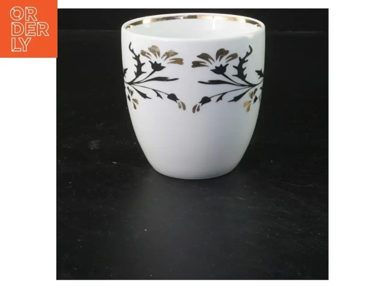 Billede 1 - Porcelænskrus med dekorativ blomsterdesign fra Bo Concept (str. 9x9 cm)