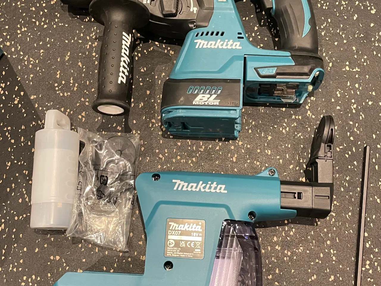 Billede 1 - Makita DHR243 og DX07 støv suger