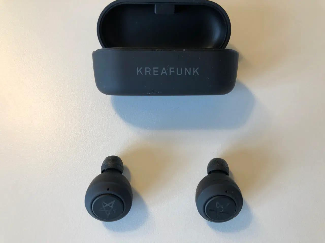 Billede 1 - Kreafunk in-ear høretelefoner med QI opladning