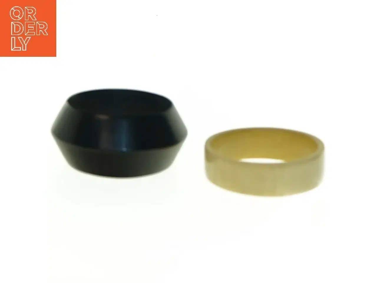 Billede 2 - Armbånd i træ, 2 stk (str. 6,5 cm)