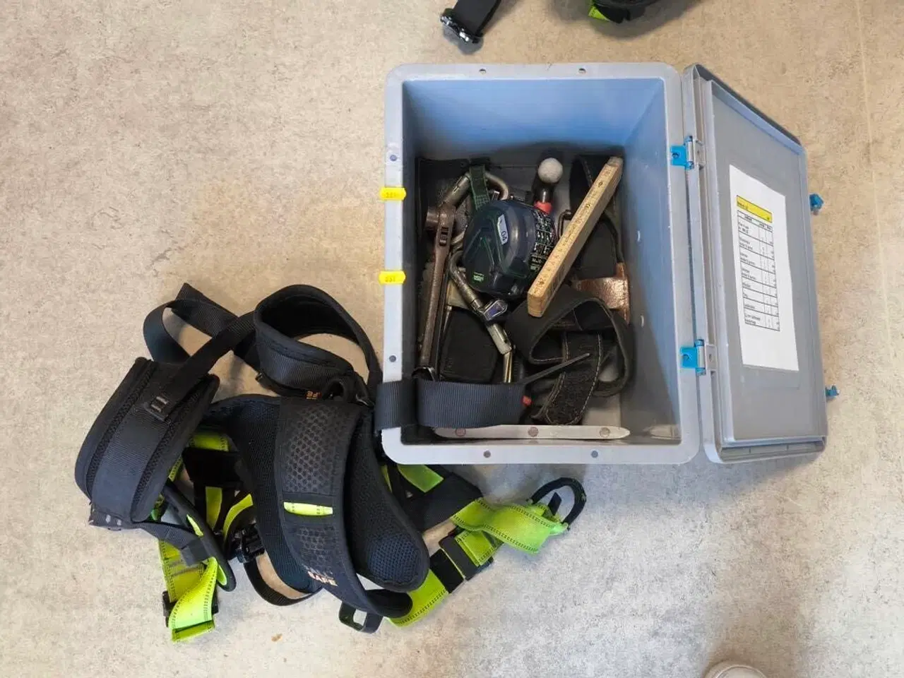 Billede 1 - Kasse m. sikringsgrej samt div.