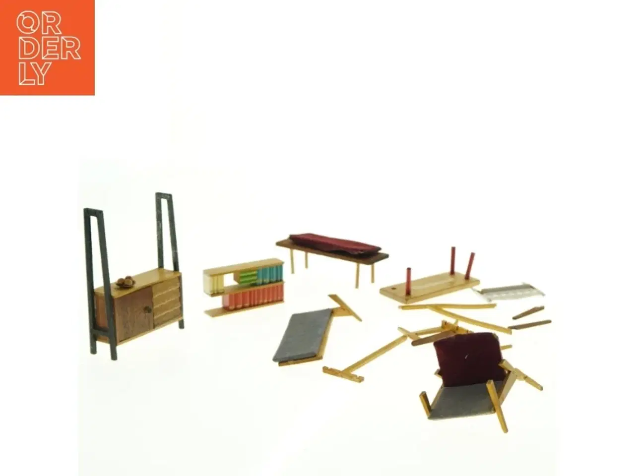 Billede 1 - Miniaturemøbler i træ (str. Miniaturestørrelse til dukkehus)