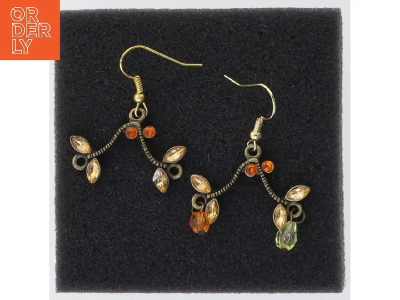 Billede 2 - Øreringe med gyldne detaljer og farvede sten (str. 3 cm)