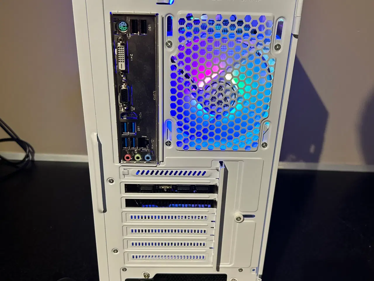 Billede 5 - 🔥 Hvid Gamer-PC | Ryzen 7 3700X (4.4 GHz) + RX 57