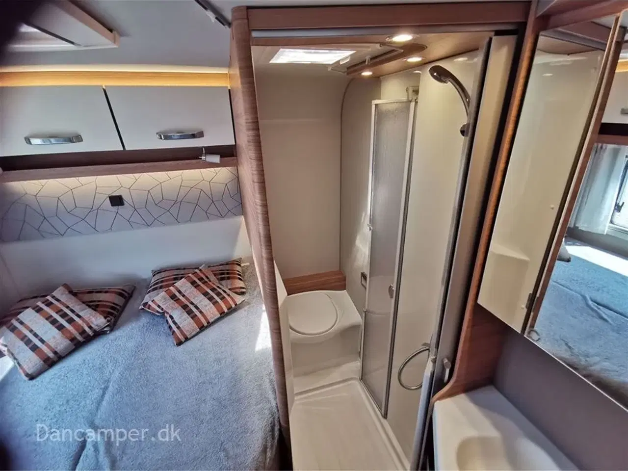 Billede 23 - 2022 - Weinsberg CaraCompact 600 MF "Pepper Edition"   Under klargøring! Flot Pepper Edition, 9-trin aut., Solcelle 180W, Lithiumbatteri 100Ah, El-trin, Navigation, Head-up display